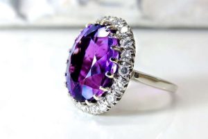 Избор на скъпоценни камъни за сребърни брачни халки: Отвъд диамантите