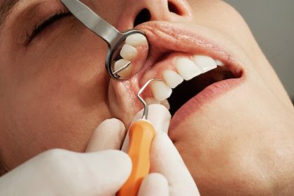 Колко трайно решение са зъбните импланти?